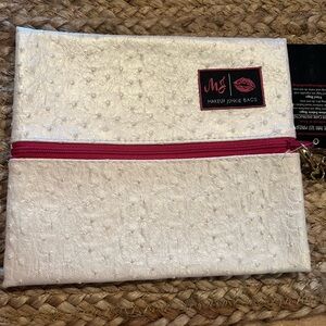 Makeup Junkie Pearl with Tassel